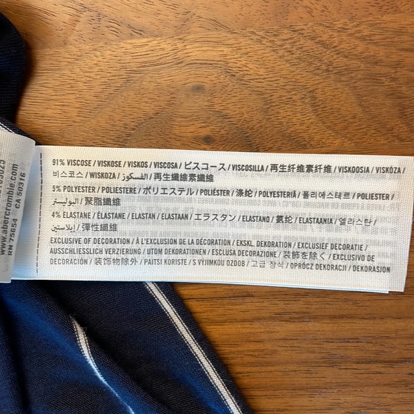 Abercrombie Navy Off Shoulder Top Size XS - Picture 3 of 5